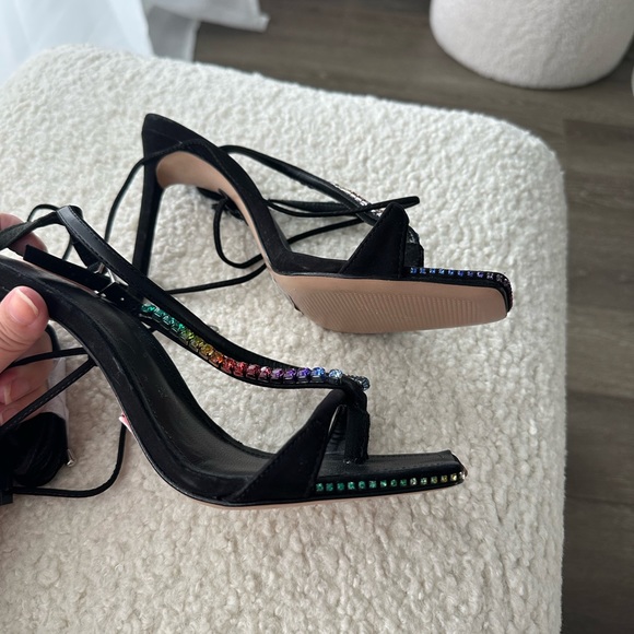 Vikki Crystal Sandal in Black
Schutz size 8 - Picture 9 of 10